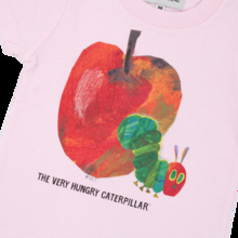 「はらぺこあおむし」デザインTシャツに新色10カラー登場！親子で楽しめるリンクコーデも