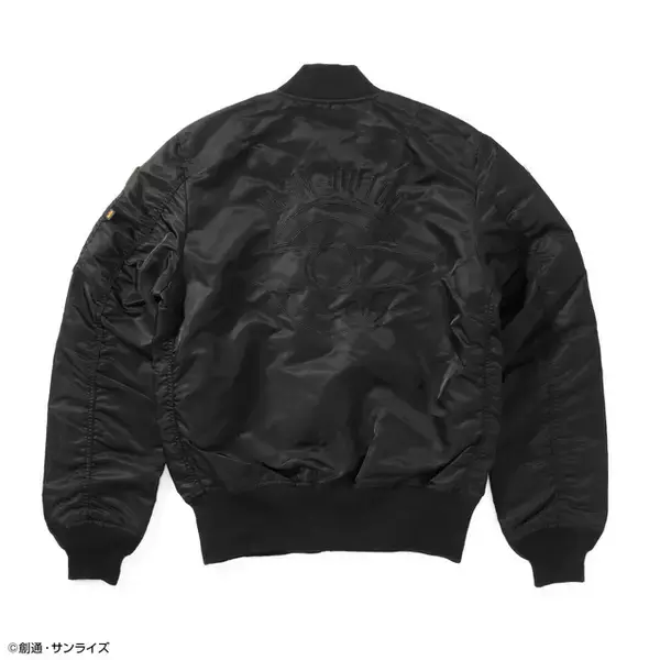 「「機動戦士Zガンダム」クワトロ・バジーナモデルの新作MA-1が登場！「A.E.U.G.」＆「百式」デザインのTシャツも！」の画像