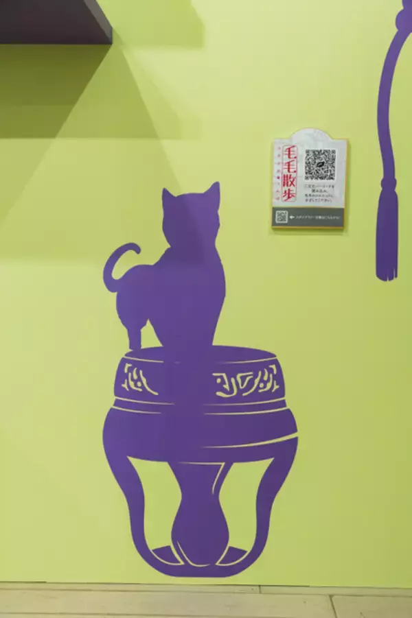「猫猫＆壬氏様のぬいぐるみが新発売♪ 「薬屋のひとりごと」原作展が横浜赤レンガ倉庫にて開催！ 追加コンテンツや新規グッズも目白押し」の画像