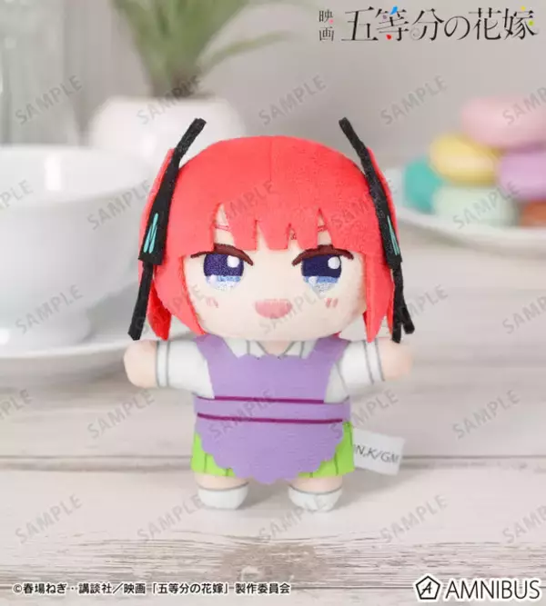 「「五等分の花嫁」二乃、三玖、四葉たちが制服エプロン姿に♪“ちょこんと”キュートな立体マスコットで登場」の画像