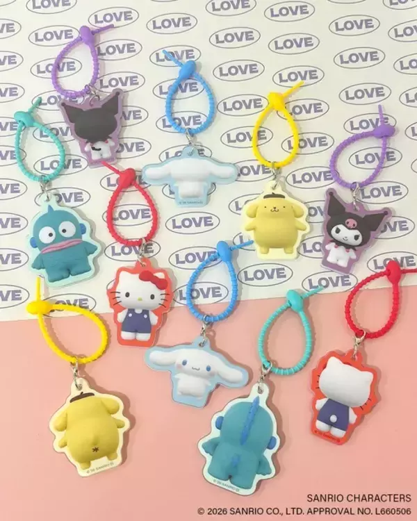 「可愛らしいポーズや表情にメロメロ♪ 「サンリオ」キティやシナモンが3D風デザインに！ポップでキュートな限定アイテムがALL390円」の画像
