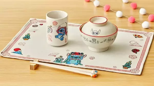 「「ディズニー」プーさん＆スティッチが2026年の干支・うまに変身!? 鏡餅や門松、しめ飾りなどお正月アイテム登場」の画像