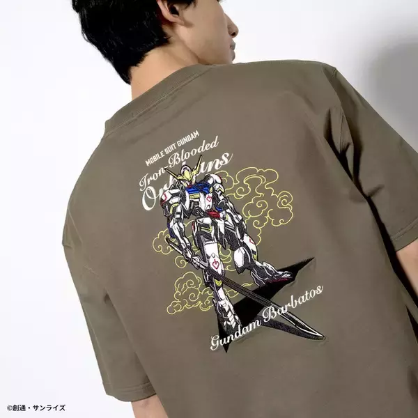 「「ガンダム」鉄血のオルフェンズよりガンダム・バルバトスの大胆刺繍Tシャツが登場！シャア専用ザクやvガンダムのTシャツも再販決定！」の画像