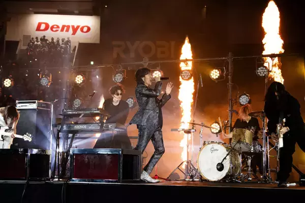 「【現地レポート】稲葉浩志が「タッチ」を熱唱！  アニメの名曲がWBCのステージで“青春と野球”の情熱をよみがえらせた」の画像