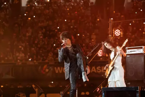 「【現地レポート】稲葉浩志が「タッチ」を熱唱！  アニメの名曲がWBCのステージで“青春と野球”の情熱をよみがえらせた」の画像