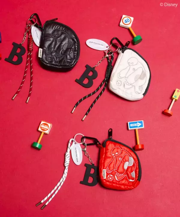 「「ベイマックス」ふわっとトートバッグや、名シーンのスマホタブチャームも！レトロポップな世界観がかっこいい♪ 雑貨登場」の画像