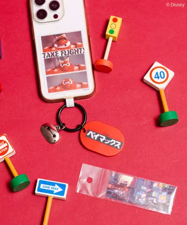 「「ベイマックス」ふわっとトートバッグや、名シーンのスマホタブチャームも！レトロポップな世界観がかっこいい♪ 雑貨登場」の画像
