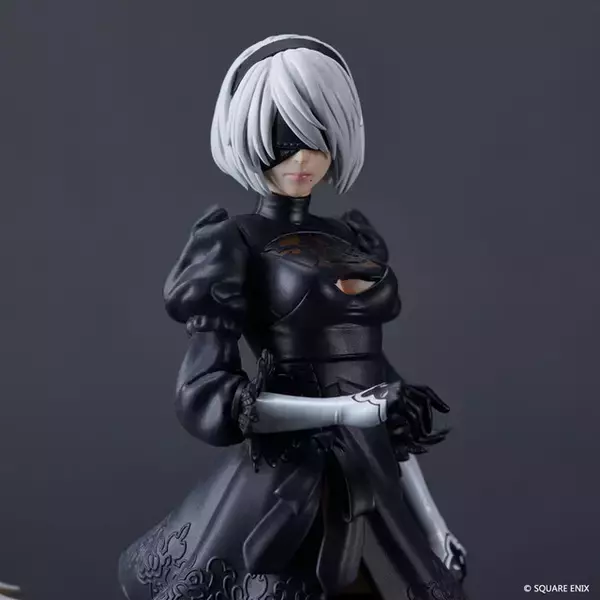 「「NieR」2B＆“Replicant”の主人公＆白い少女(フィオ)が夢の共演…！ 15周年記念のグッズBOXが登場」の画像