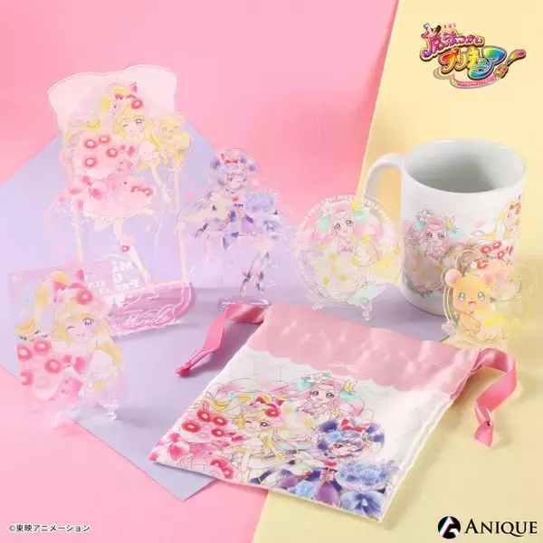 「コラボカフェでキュアップ・ラパパ♪ 「まほプリ」10周年コラボカフェ開催！ 華やか新規描き下ろしイラストがグッズに」の画像