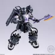 ルウム戦役で大活躍した黒い三連星仕様の「高機動型ザクII」が可動フィギュアになって登場！ 躍動感あふれるポージングがたまらない
