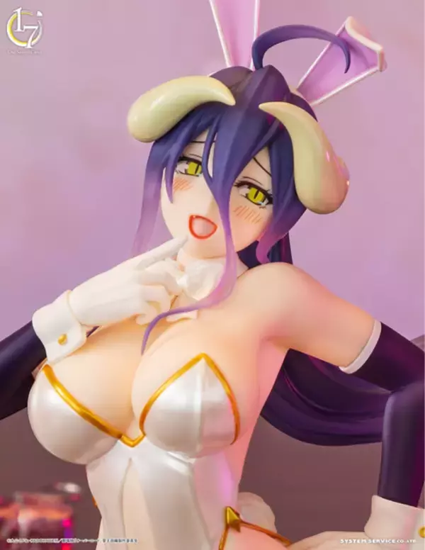 「アルベドのセクシーな白バニー…♪ 「オーバーロード」ナザリック地下大墳墓の守護者統括がまさかの白兎に!? 4月より全国のアミューズメント施設に登場」の画像