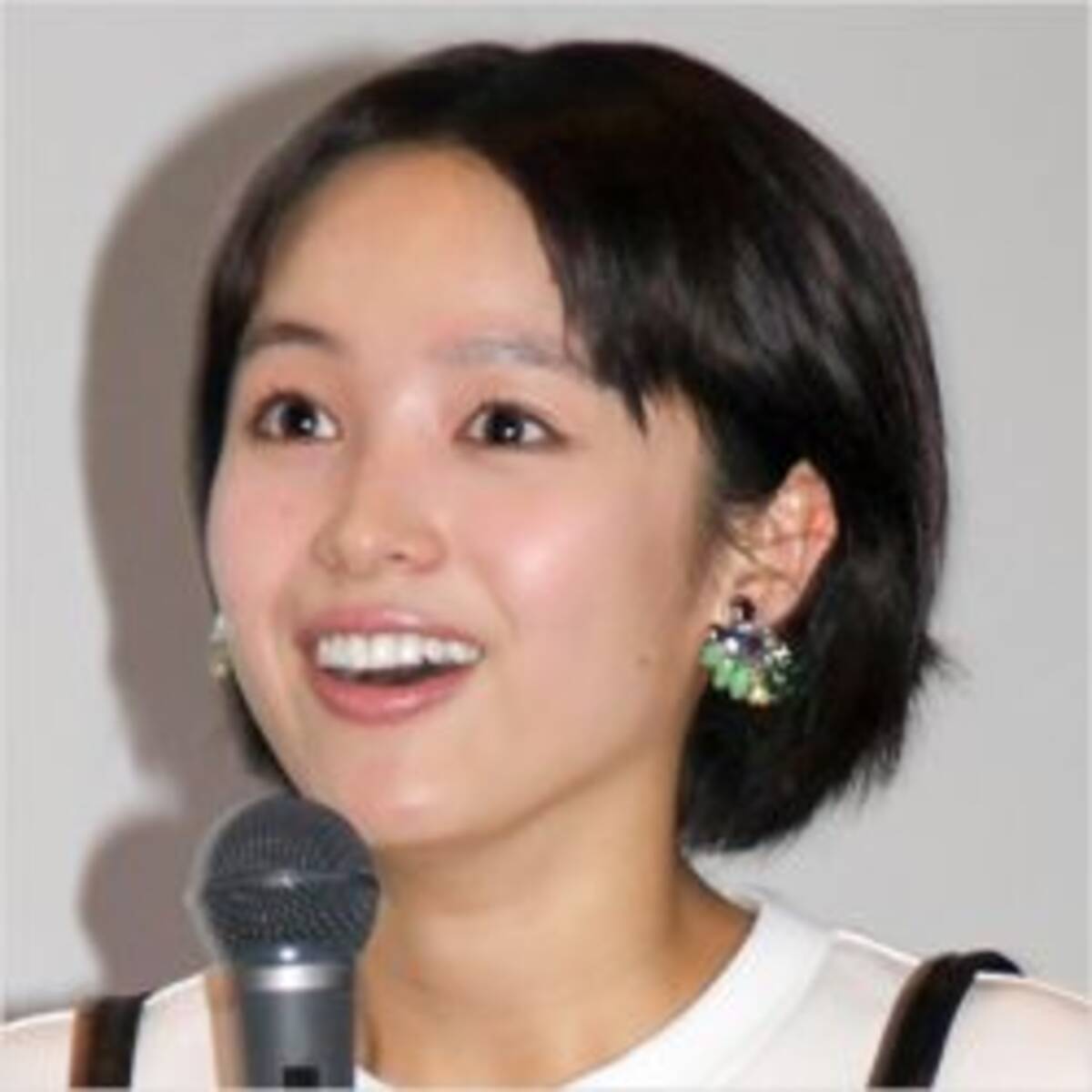 清野菜名 賀来賢人がワシづかみ バストはすでにトップもさらし済みだった 18年12月9日 エキサイトニュース