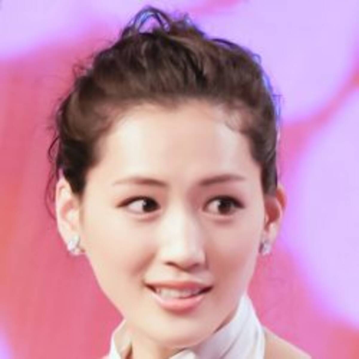 カンノン的な 表情 綾瀬はるか 舌なめずりcm撮影現場も艶っぽすぎ 19年1月31日 エキサイトニュース