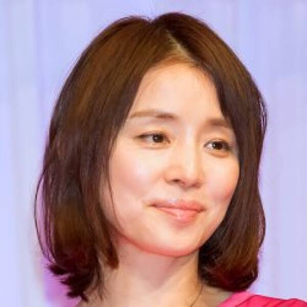 胸がぷるぷるタテ揺れ 石田ゆり子の逆立ち動画が艶すぎたッ 19年3月17日 エキサイトニュース
