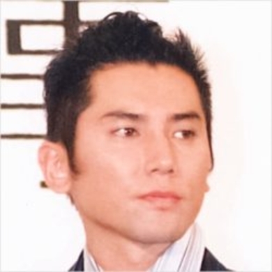 本木雅弘 紅白出場時の 液体入りスキン と 割れ目披露 に驚愕 年4月2日 エキサイトニュース