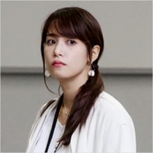 鷲見玲奈、「極太の蓮根を手にニッコリ」写真に男たちが「モヤモヤする」指摘！