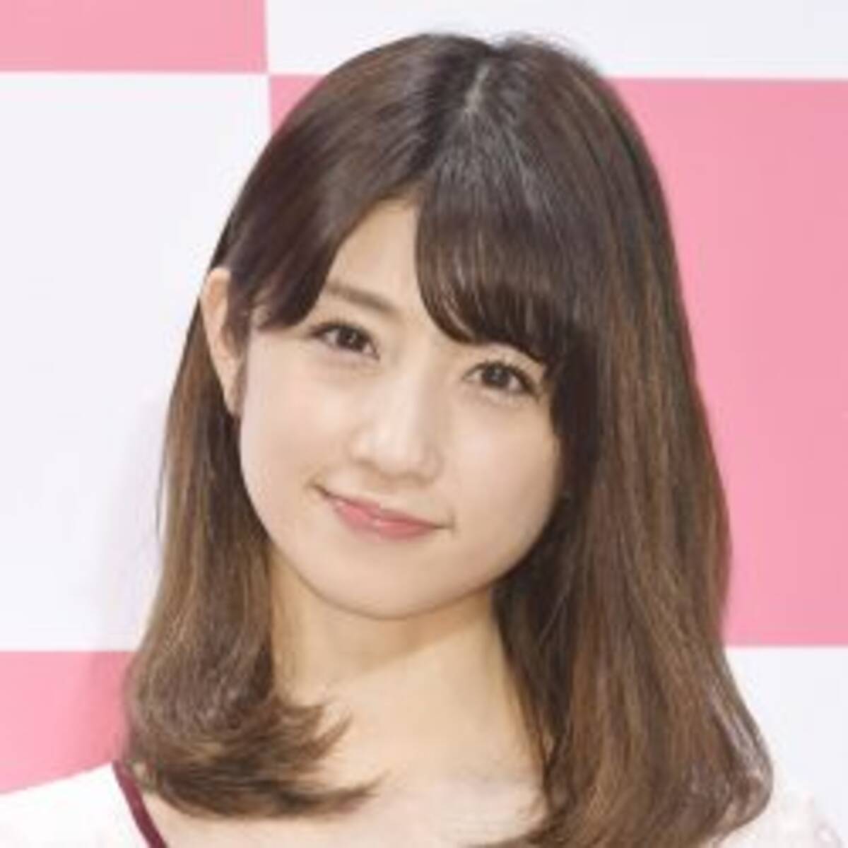 小倉優子がセーラー服でスカートひらり 放送事故級チラっと見え場面に絶賛の嵐 21年6月10日 エキサイトニュース