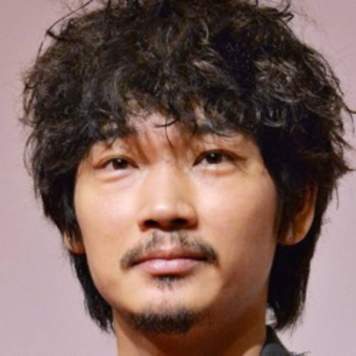 綾野剛 酒豪伝説 の裏で真夜中に目撃された意外な素顔 15年7月日 エキサイトニュース