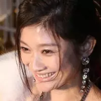 篠原涼子 アネゴ感全開の ニベア 美容オイルクレンズ Cmで美肌披露 エキサイトニュース