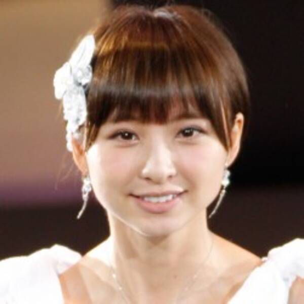 篠田麻里子 水着グラビアの肌見せに 女優 の肩書きはどうなった の声 15年12月25日 エキサイトニュース