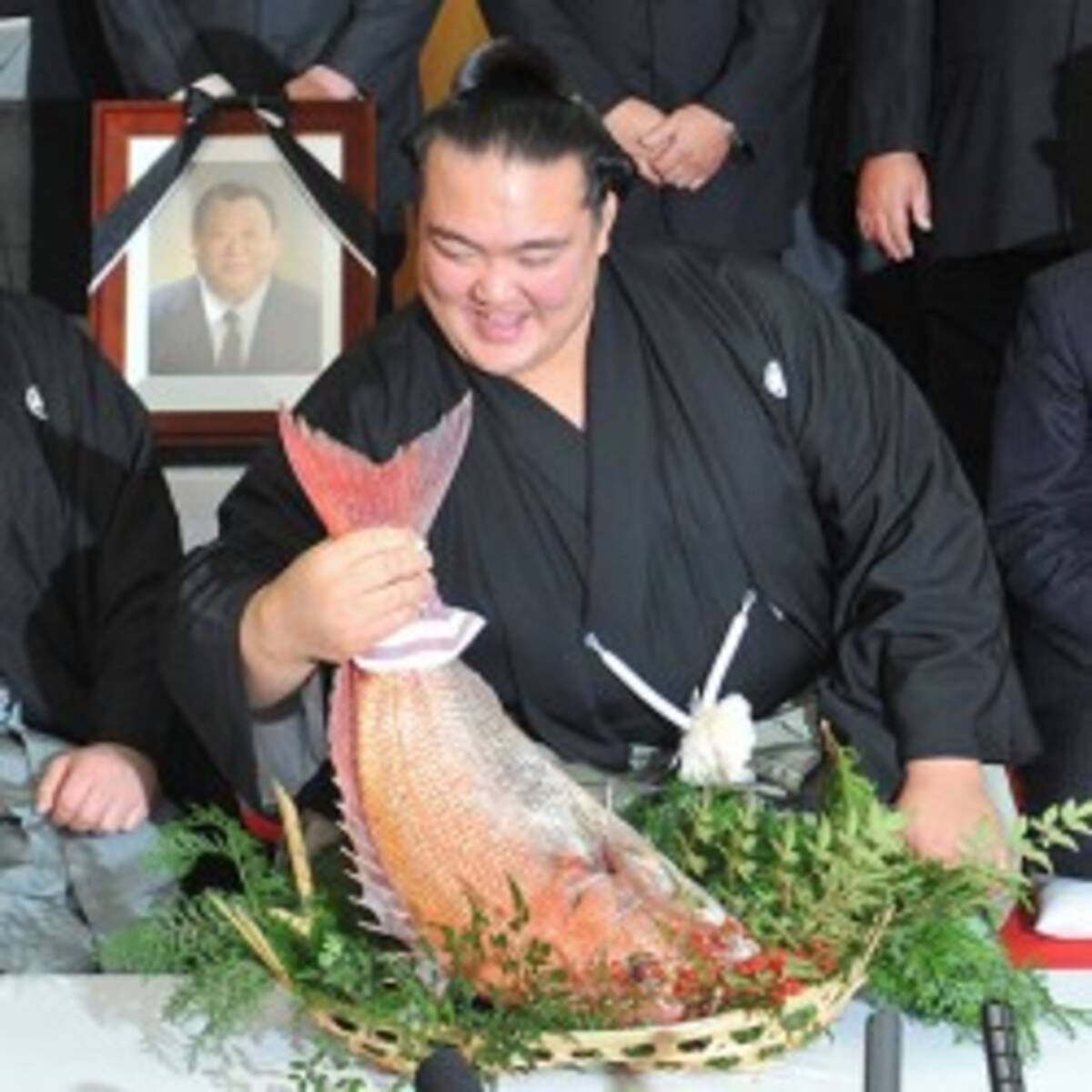 稀勢の里を奮起させた白鵬とのガチンコ場外遺恨 1