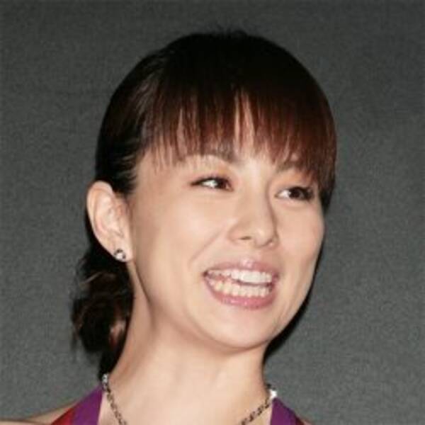 米倉涼子がイベントで美脚披露 絶対領域 にカメラマンの目がクギ付け 16年10月31日 エキサイトニュース