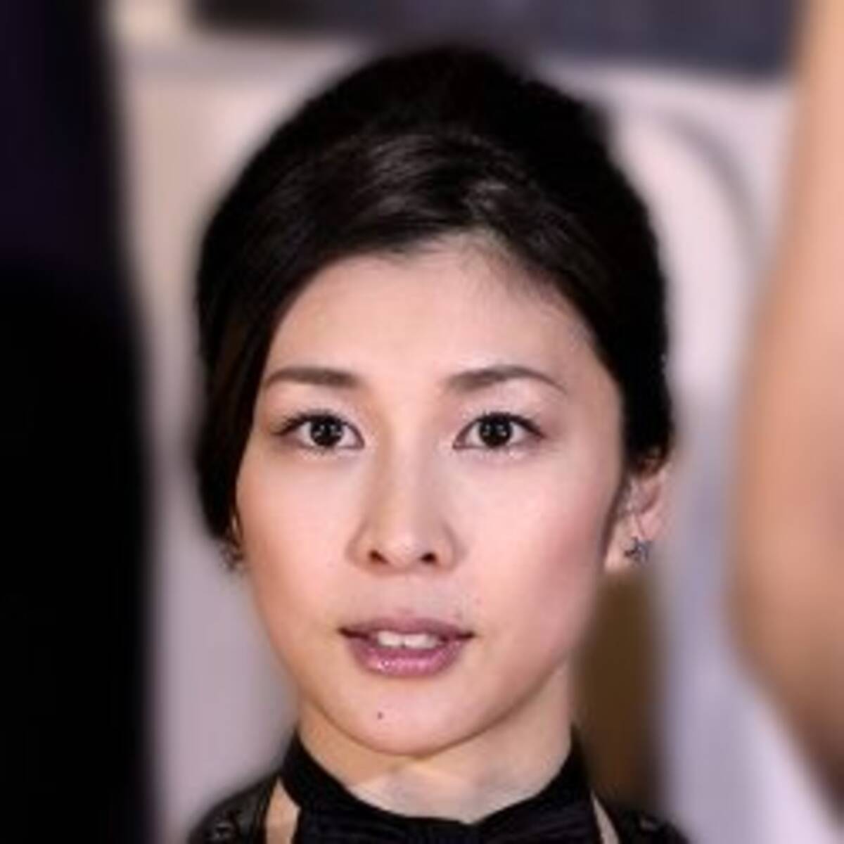 竹内結子に報道陣がザワつく 超大胆ドレス を着させたのはイモトアヤコ 17年9月19日 エキサイトニュース