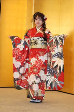AKB48二十歳の集い、千葉恵里はティアラ姿で「美でトップに立ちたい」宣言！
