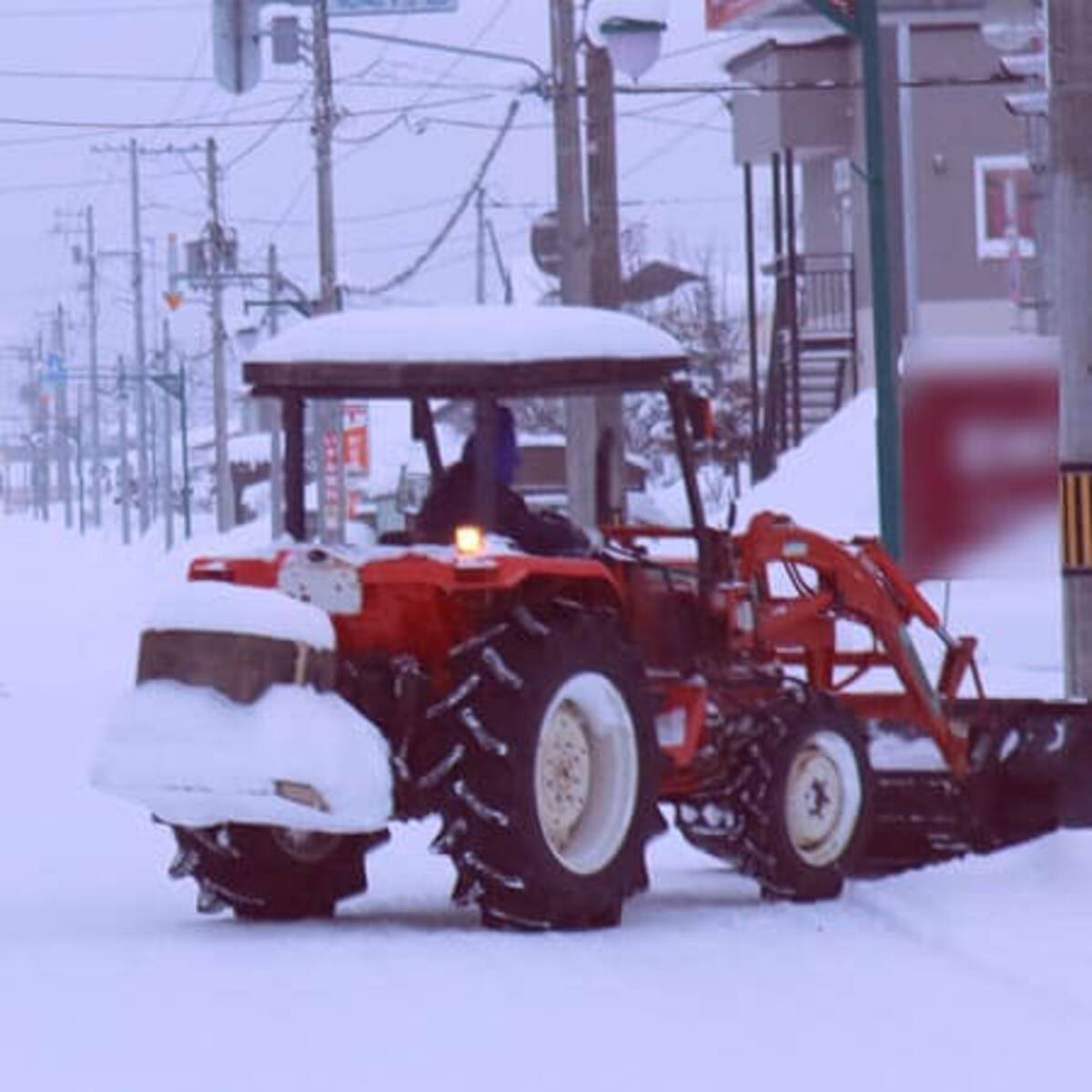 記録的な大雪で人手が足りない 除雪車運転手の給与事情と必要な資格とは 21年1月22日 エキサイトニュース
