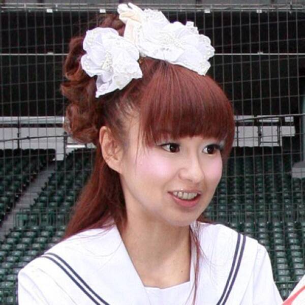 奇跡の52歳芸人 の単行本メイキング動画に まるで80年代アイドル 絶賛の声 21年9月6日 エキサイトニュース