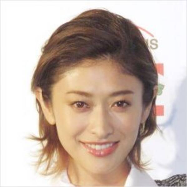 山田優 クビのシワを隠さず公開 すべてさらけ出す姿勢に絶賛 22年3月4日 エキサイトニュース