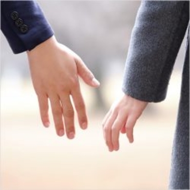着飾る恋に理由はあって 第3話 世界一嬉しいスマホの奪われ方が話題に デジタルデトックス と言って手を繋ぎ 21年5月11日 エキサイトニュース