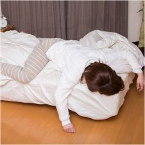 寝相から性格が分かる 横向きで体を丸めて寝る人は 21年3月23日 エキサイトニュース