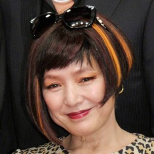 顔にハリもなく首もシワくちゃ 桃井かおりのcmとは違いすぎる残酷映像 16年7月日 エキサイトニュース