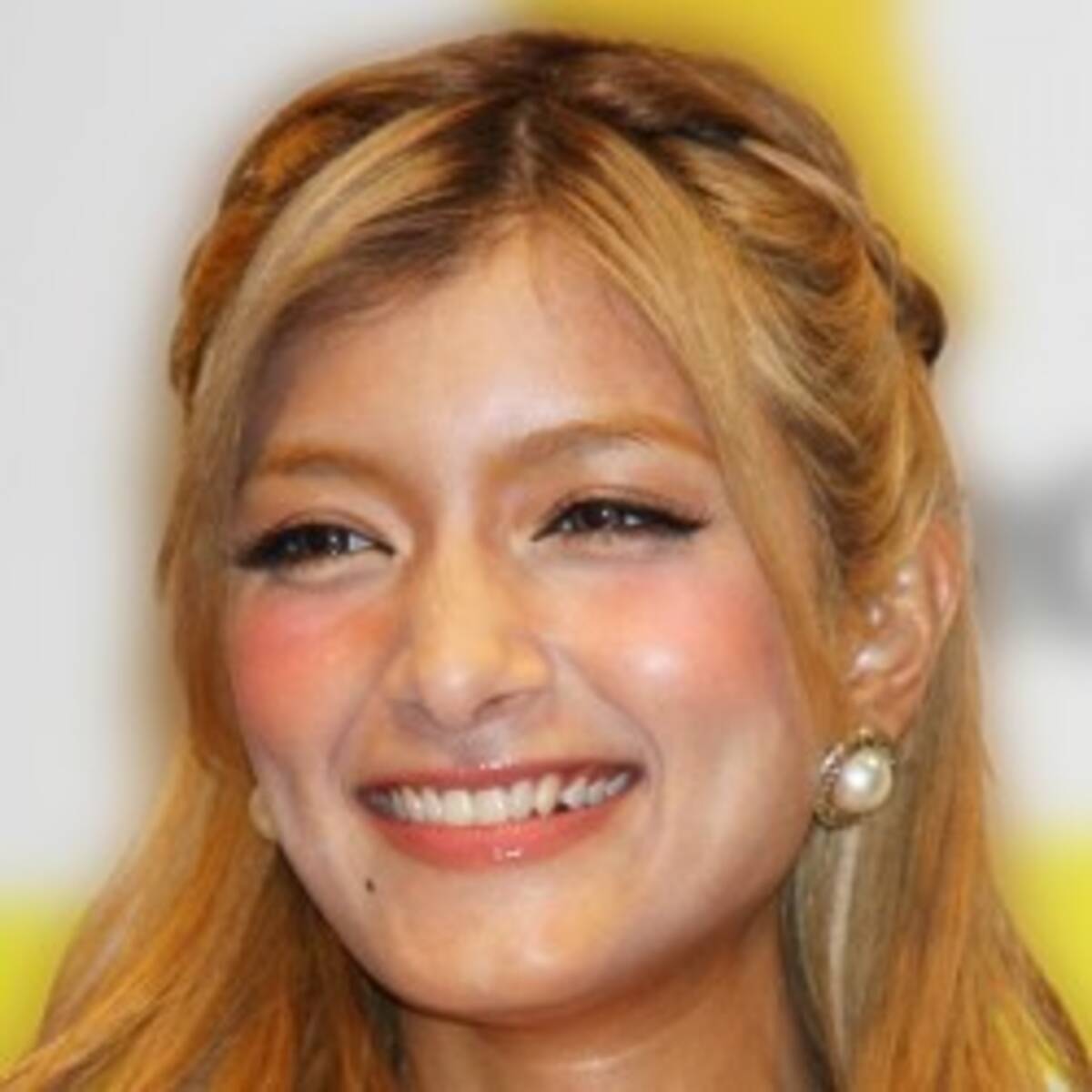 ポッチャリ路線に転向 ローラ お腹の肉で衣装がグッチに見えない 15年11月9日 エキサイトニュース