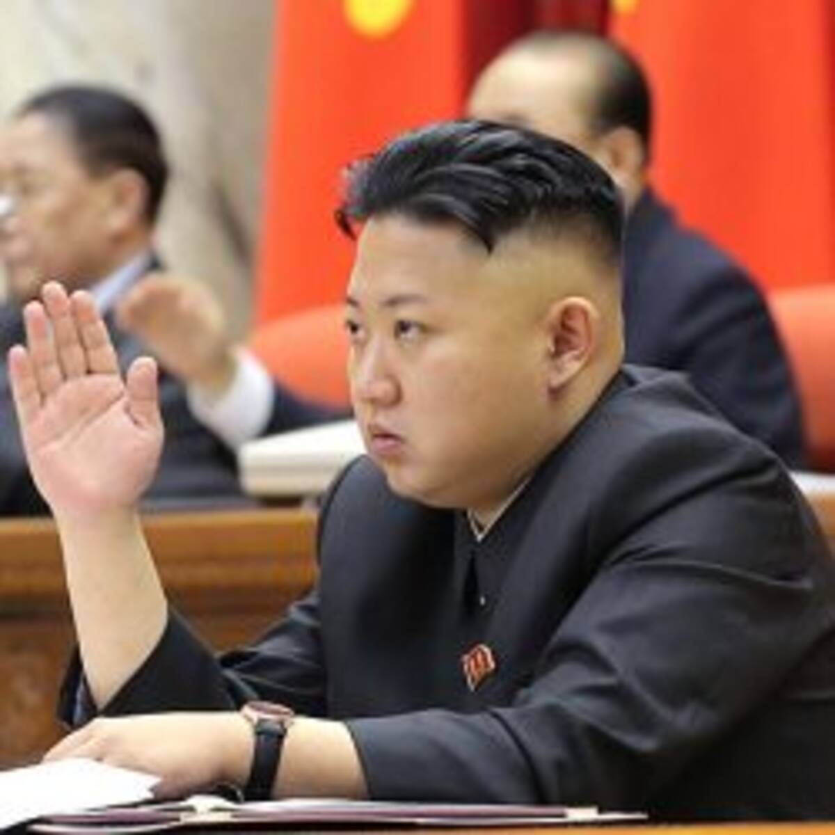 金正恩委員長の髪型 覇気カット は神業レベルの技術だった 17年9月26日 エキサイトニュース 金正恩委員長の髪型 覇気カット は神業レベルの技術だった 17年9月26日 エキサイトニュース