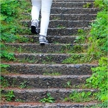 【ウォーキングのススメ（2）】坂道や階段をうまく使って、脂肪燃焼と美脚への効果を！