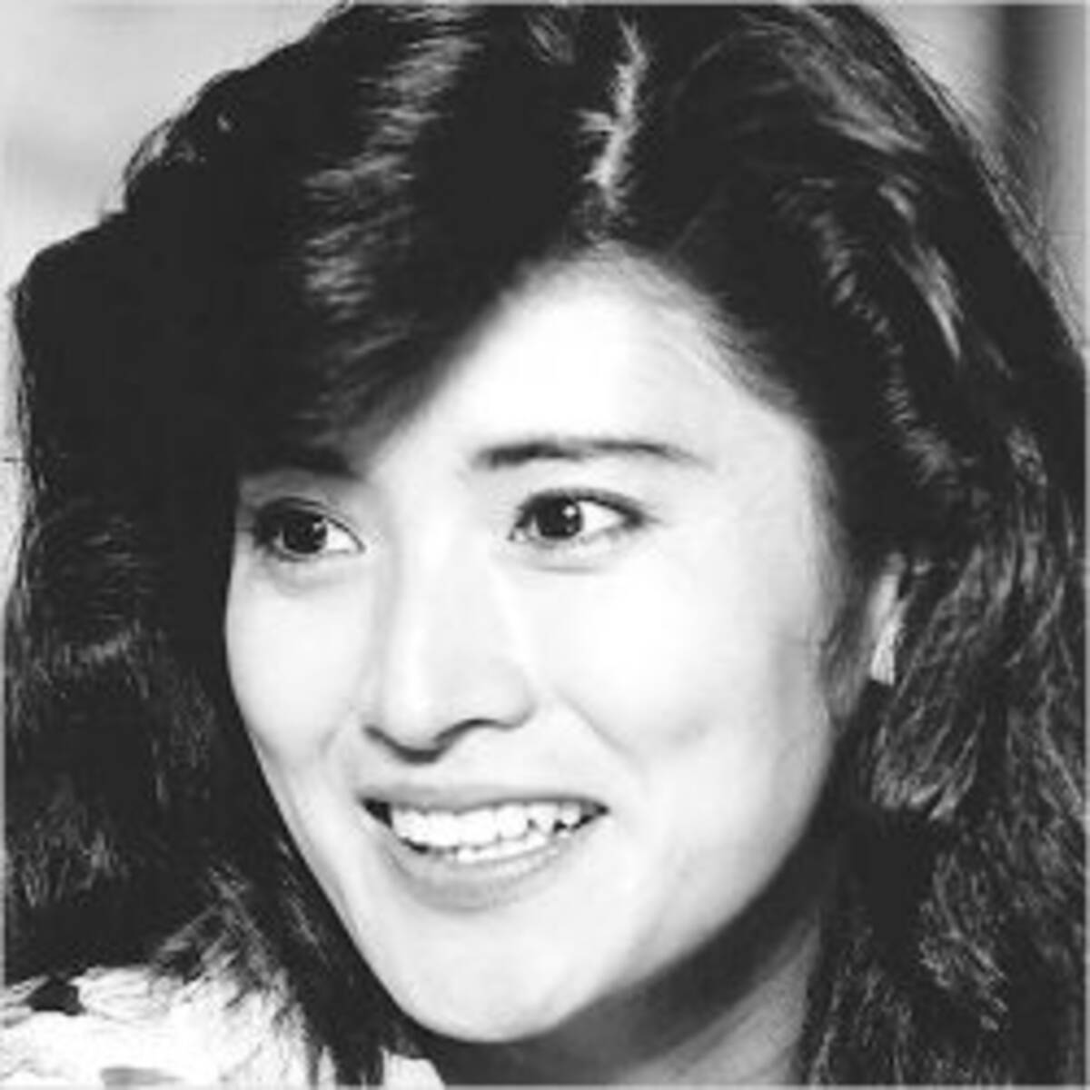 長渕剛と志穂美悦子の娘 文音が見せた母親ゆずりの マッチョ美脚 18年3月28日 エキサイトニュース