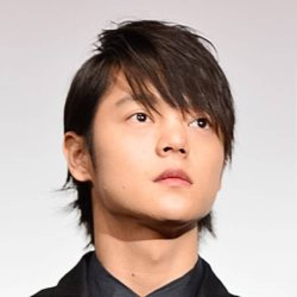 ヒモ男 窪田正孝の 青エプロン ミトン姿 に黄色い悲鳴 18年9月5日 エキサイトニュース