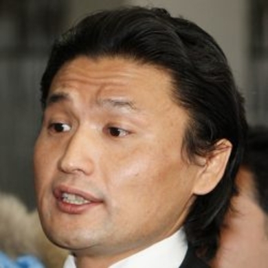 テレビで堂々の交際宣言も飛び出した ピース 綾部と若貴母 藤田紀子が熱愛 12年8月17日 エキサイトニュース