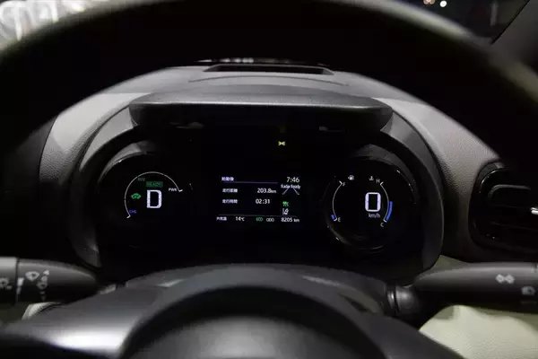 「トヨタ「ヤリスHV」で熊本〜東京1200km走破！ リッター33km超えの驚異的燃費と引き換えに失ったもの」の画像