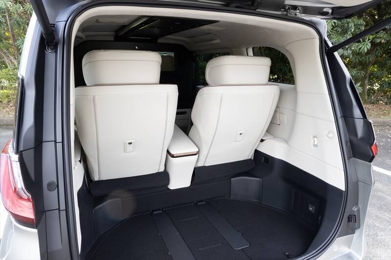 アイドルがレクサスLMの“アメイジング”後席体験！ 家超えの超豪華空間に大興奮