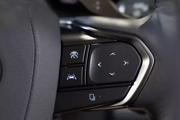 「アイドルがレクサスLMの“アメイジング”後席体験！ 家超えの超豪華空間に大興奮」の画像