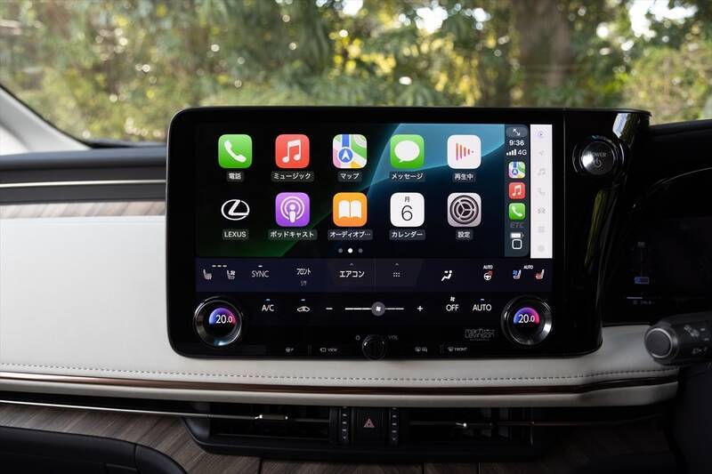 アイドルがレクサスLMの“アメイジング”後席体験！ 家超えの超豪華空間に大興奮