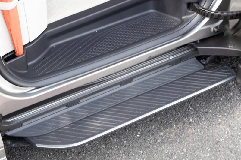 アイドルがレクサスLMの“アメイジング”後席体験！ 家超えの超豪華空間に大興奮