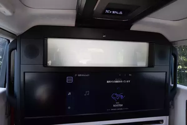 「アイドルがレクサスLMの“アメイジング”後席体験！ 家超えの超豪華空間に大興奮」の画像