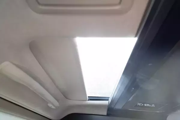 「アイドルがレクサスLMの“アメイジング”後席体験！ 家超えの超豪華空間に大興奮」の画像