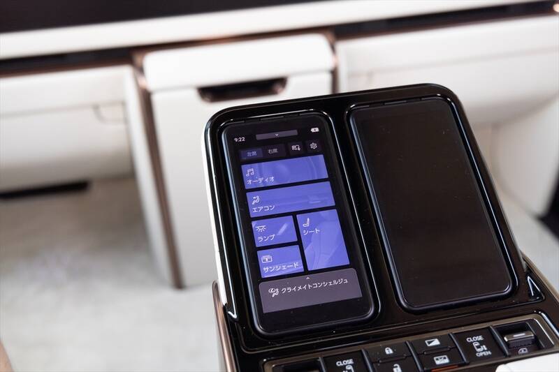 アイドルがレクサスLMの“アメイジング”後席体験！ 家超えの超豪華空間に大興奮