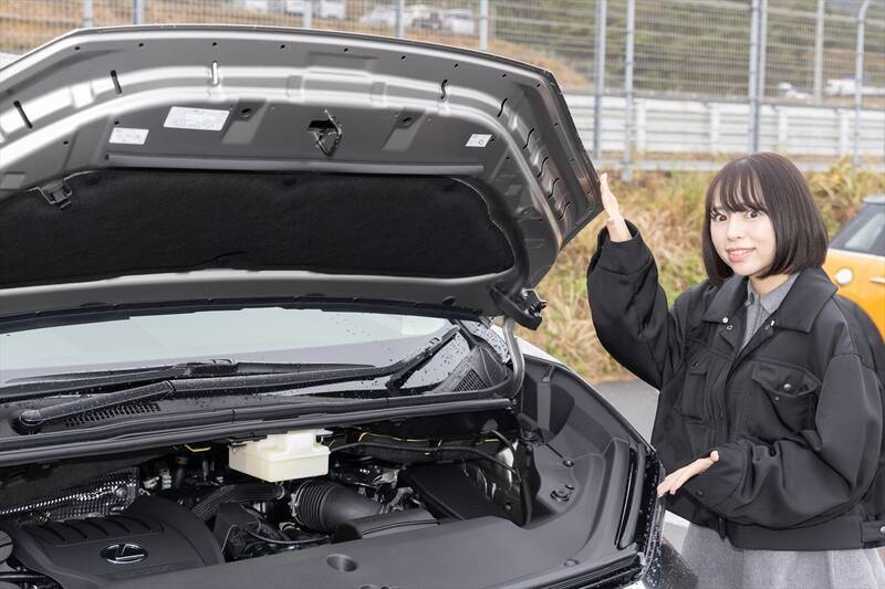 アイドルがレクサスLMの“アメイジング”後席体験！ 家超えの超豪華空間に大興奮