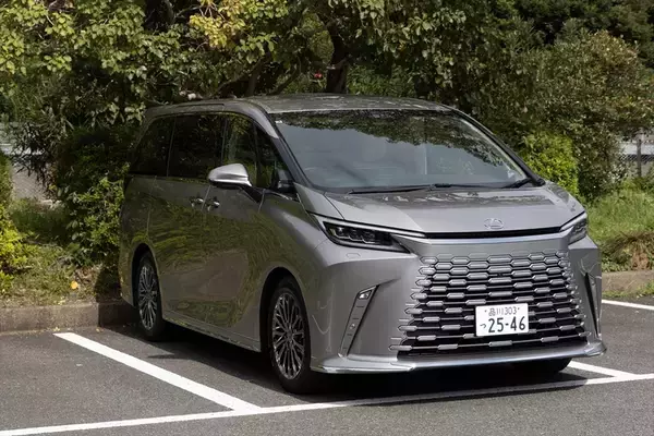 「アイドルがレクサスLMの“アメイジング”後席体験！ 家超えの超豪華空間に大興奮」の画像